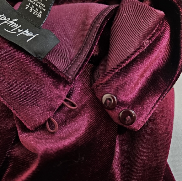 Lord & Taylor choker-neck, burgundy velvet top. - Picture 7 of 9
